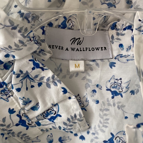 Never a Wallflower Vicki Short Sleeve top size M in Great Conditions - Picture 3 of 3